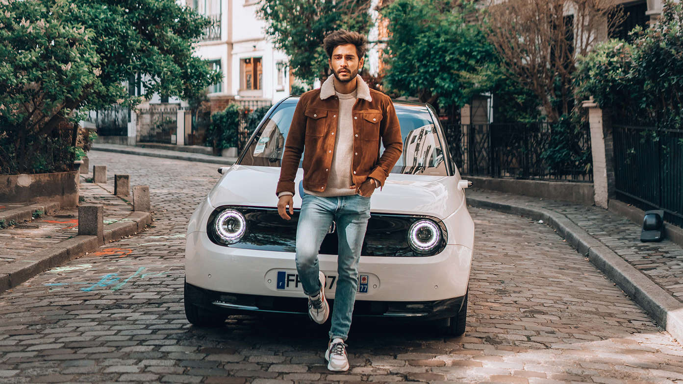 Le mannequin et photographe français Raphael Spezzotto Simacourbe trouve son inspiration dans les rues de Paris 