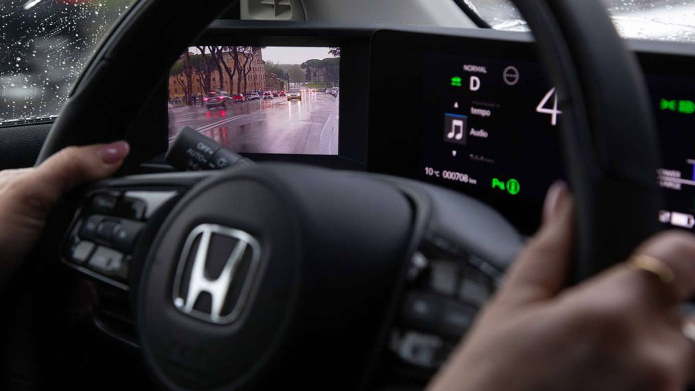 Se garer en toute simplicité avec l’assistant au stationnement Honda