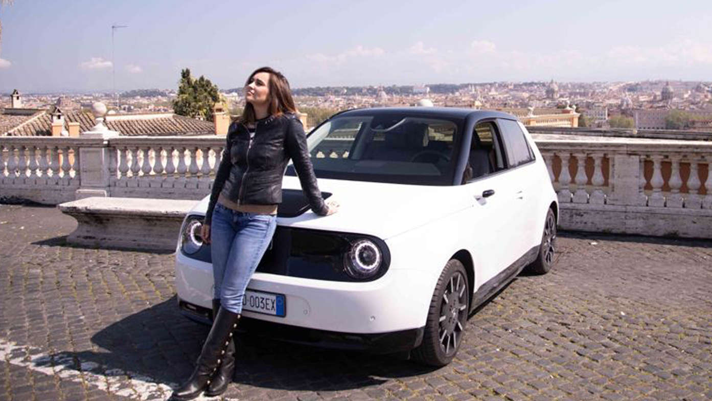 L’actrice Ilenia Lazzarin nous fait découvrir les rues de Rome, jusque dans l’Appia Antica, où elle aime chercher l’inspiration