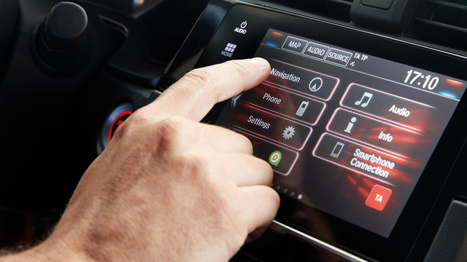 Gros plan du système d'infodivertissement Honda CONNECT avec Garmin Navigation.