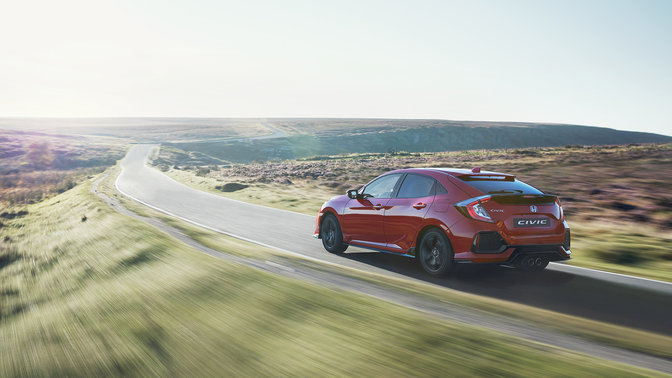 Vue de trois quarts arrière de la Honda Civic. Localisation.