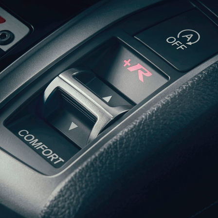 Gros plan sur les fonctionnalités de l'habitacle de la Honda Civic Type R.
