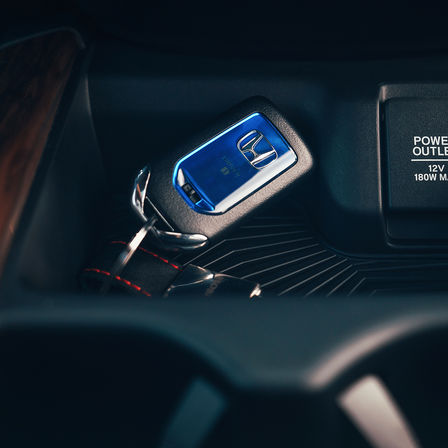 Gros plan sur la clé du Honda CR-V Hybrid.