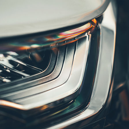 Vue de face du phare avant du Honda CR-V Hybrid.