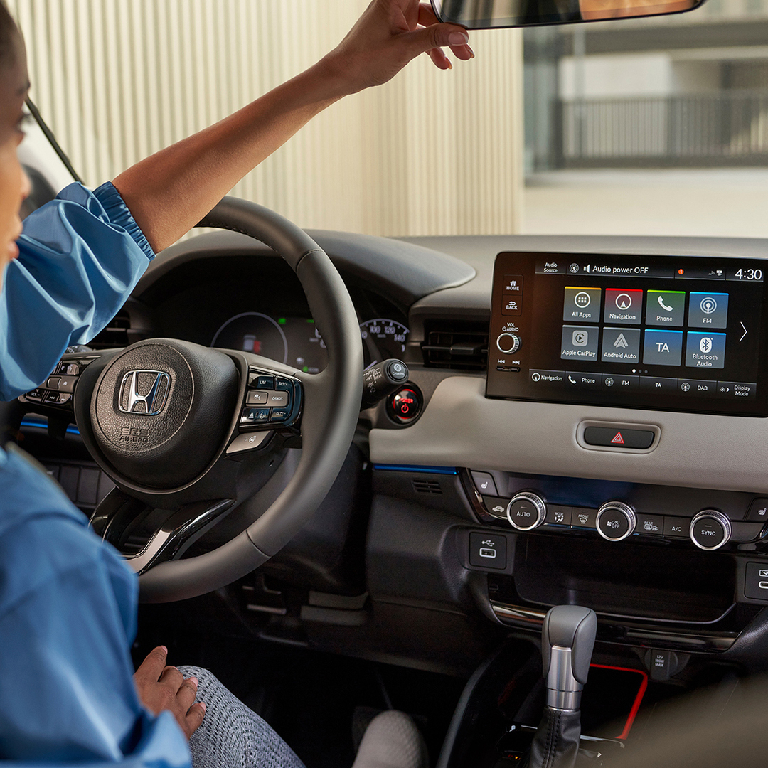 Intérieur du siège conducteur avant et du tableau de bord du HR-V. 