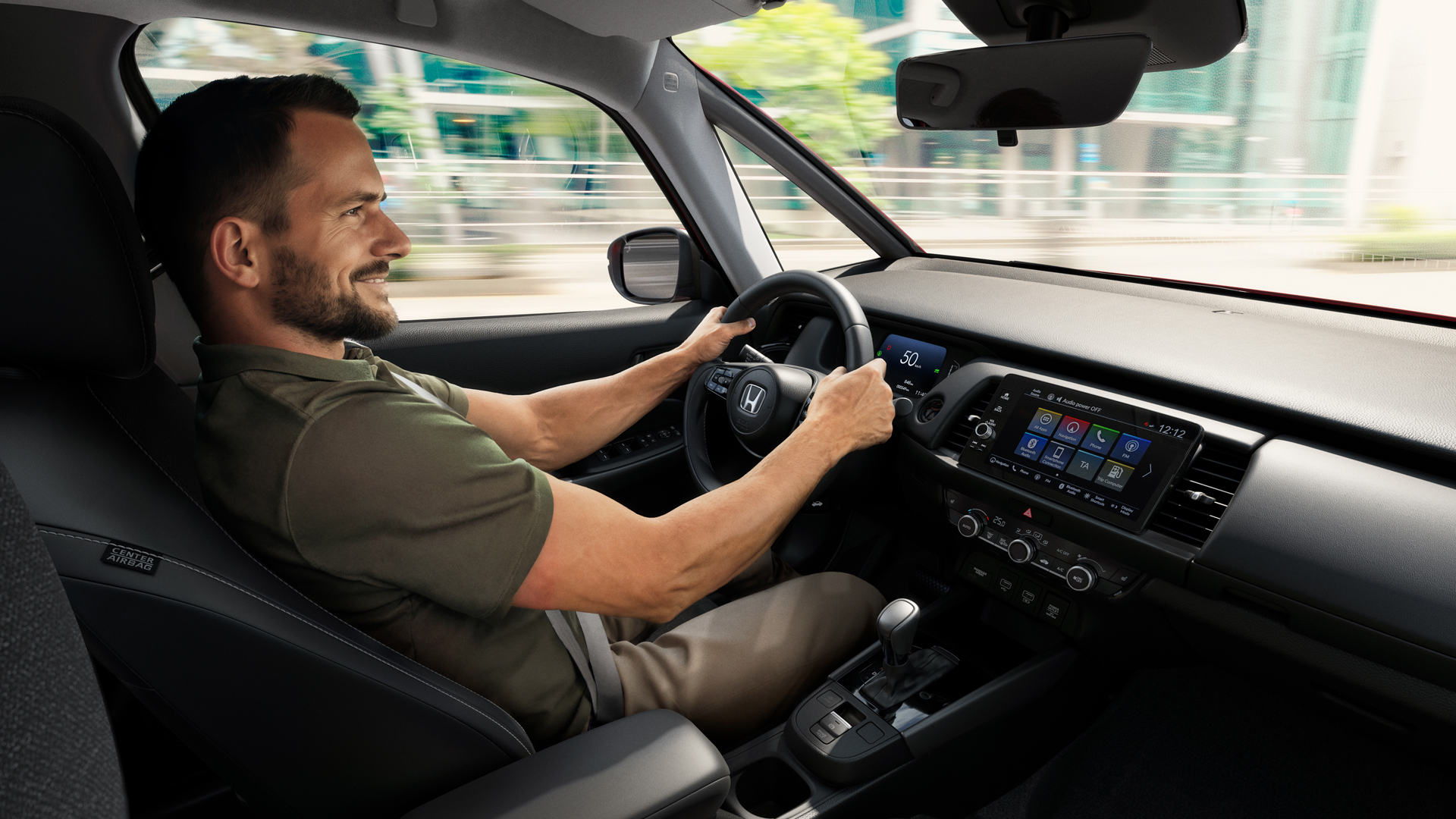 Vue intérieure du tableau de bord de la Honda Jazz.