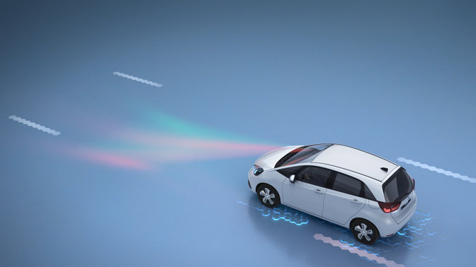 Vue de face du Honda CR-V roulant et affichant la détection du changement de voie