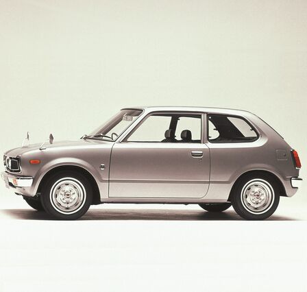 Vue de profil de la Honda Civic, modèle historique.