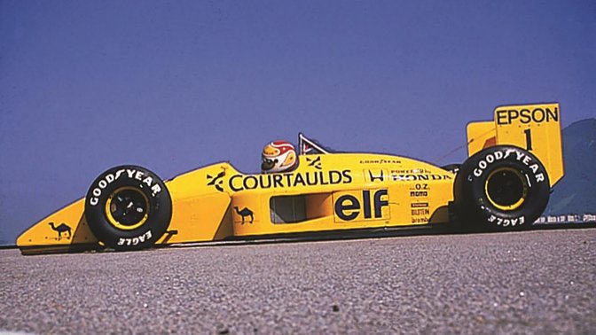 Le Champion du monde en titre de F1 Nelson Piquet a conduit la Lotus 100T dotée d'un moteur Honda pendant la saison 1988.