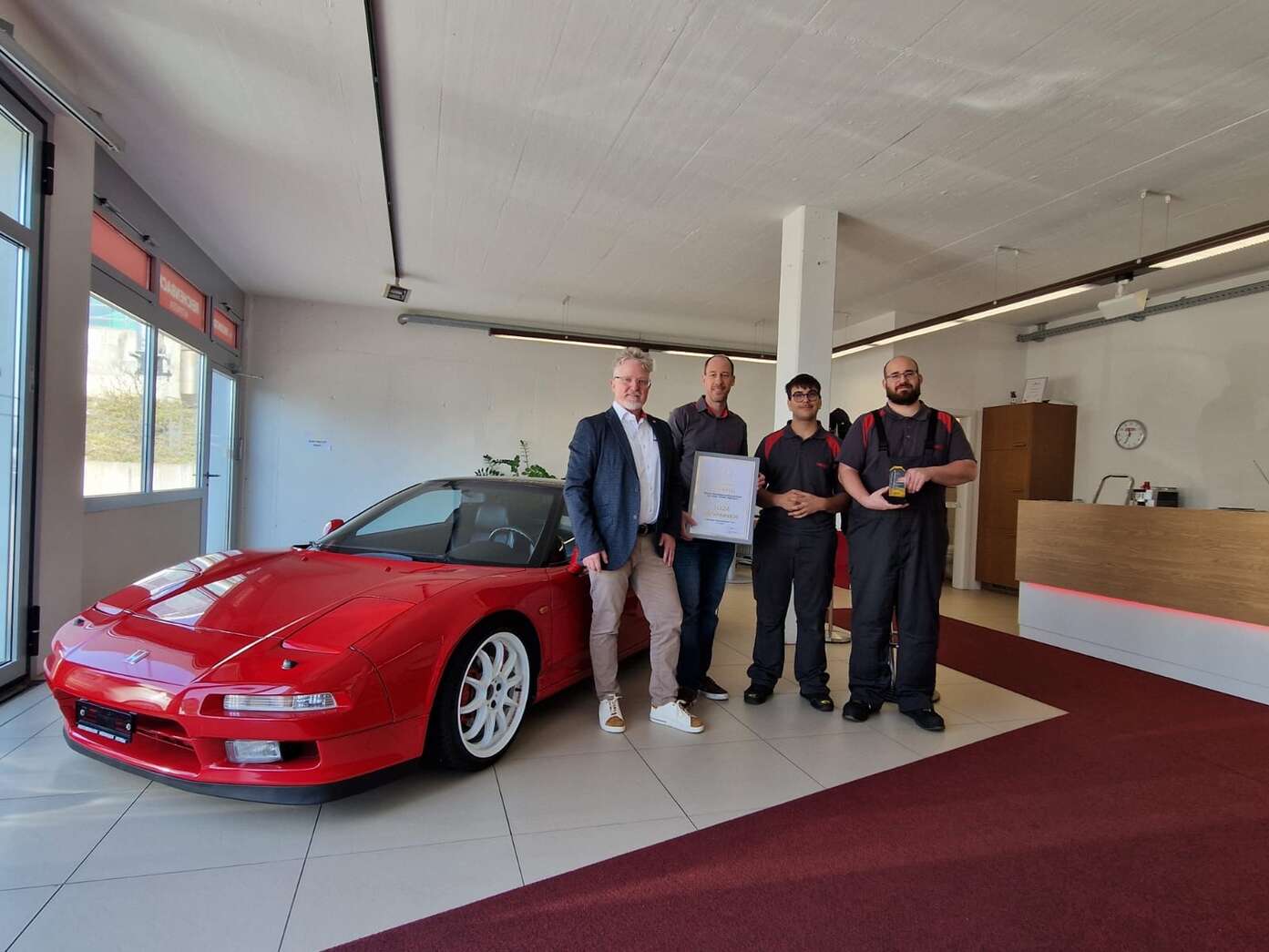Honda dealership with Yushu award.