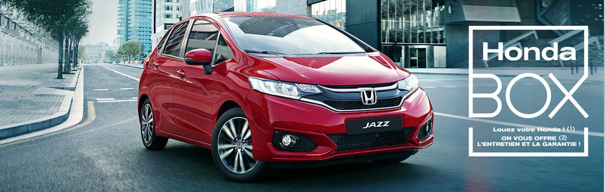 Honda Jazz rouge en ville
